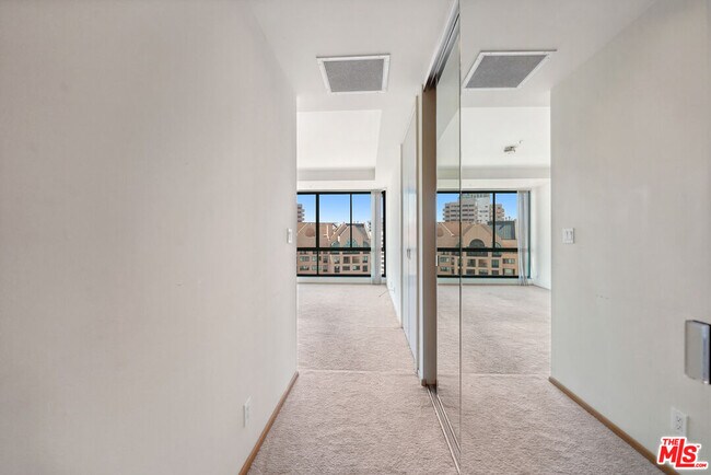 Building Photo - 10490 Wilshire Blvd