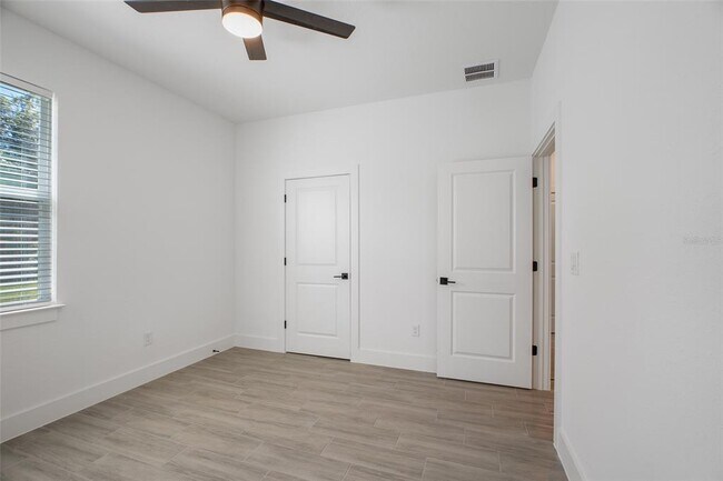 Building Photo - 24389 SW Kingsway Cir