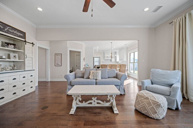 Building Photo - 5/3.5 TRULAND BUILT BEAUTY!