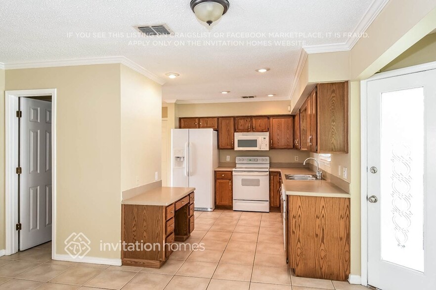 Building Photo - 9044 Camshire Dr