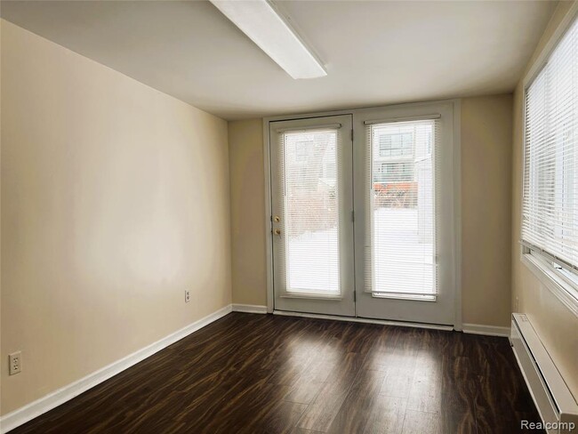 Building Photo - 510 E Hudson Ave