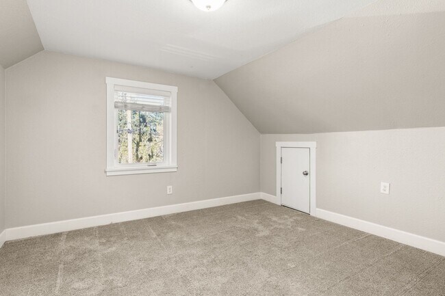 Building Photo - 8334 SE Taylor Ct