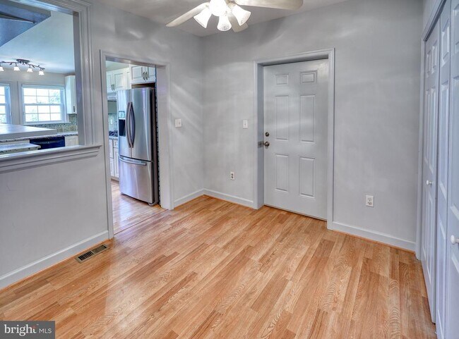 Building Photo - 6912 Oakridge Ave