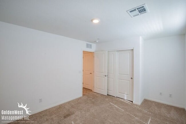 Building Photo - Modern 3Bdm 2Ba Townhome with Community Pool in Southwest Las Vegas.