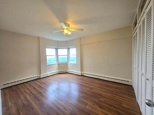 Building Photo - 4980 N Marine Dr
