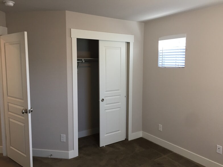 Building Photo - 5160 Yosemite Way