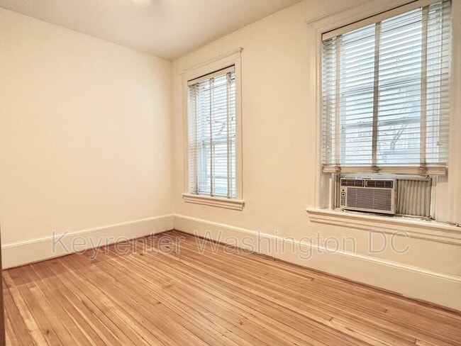 Building Photo - 3155 Mt Pleasant St NW