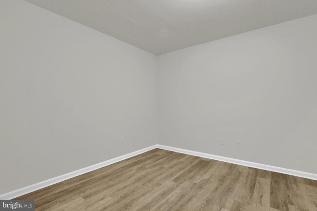 Building Photo - 10-30 Millrace Ct