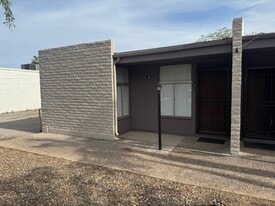 Building Photo - 3242 E Monte Vista Dr