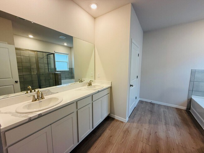 Building Photo - New build -  Be the 1st to move into this 4 bedroom home in Parish!