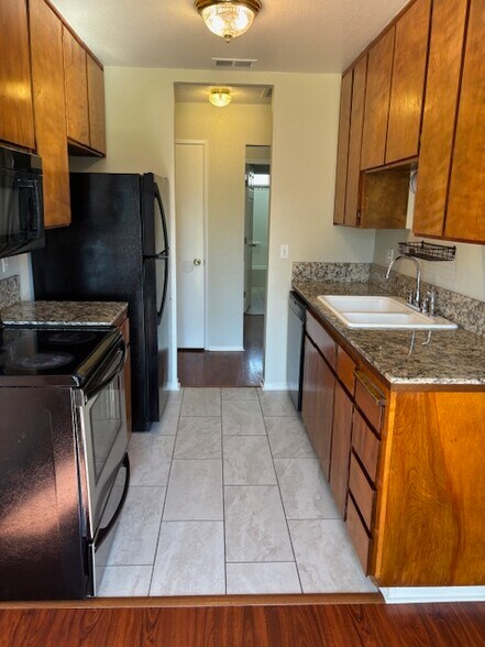 Kitchen - 445 Almond Dr