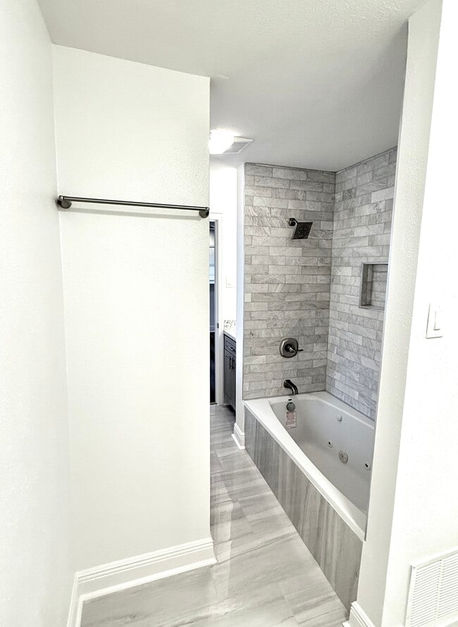 Building Photo - 3300 Bissonet Dr