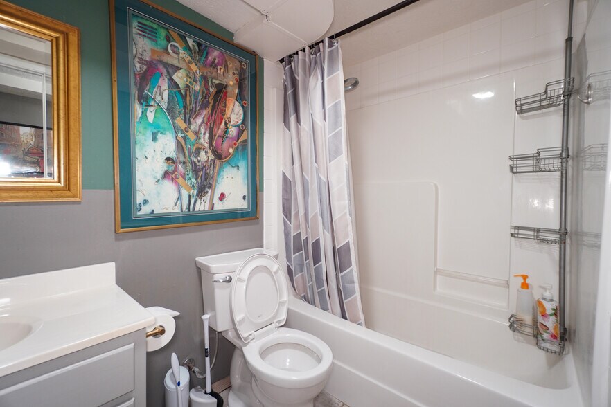 Building Photo - 1407 N 58th St
