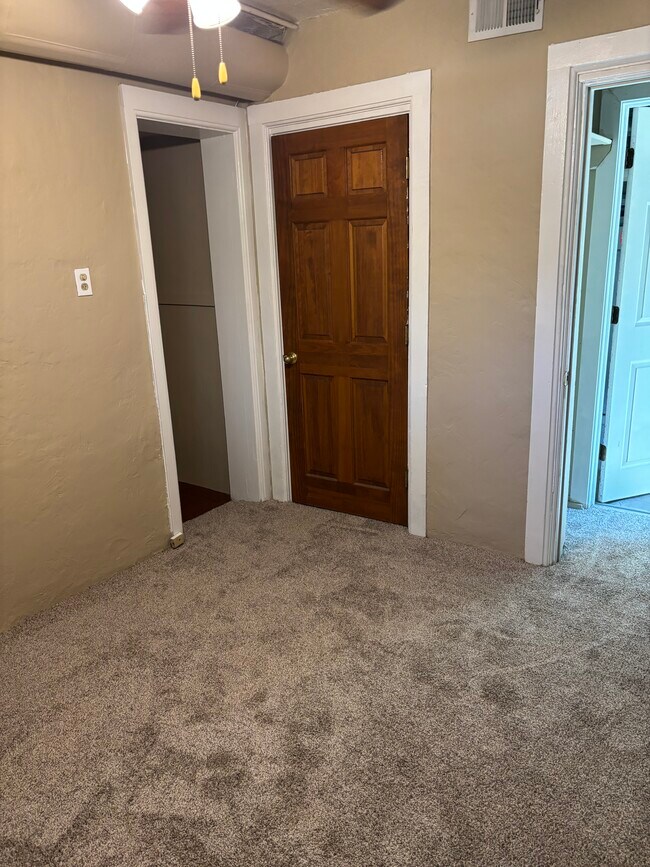 Building Photo - 725 Corona St