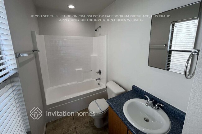 Building Photo - 12628 N Main St