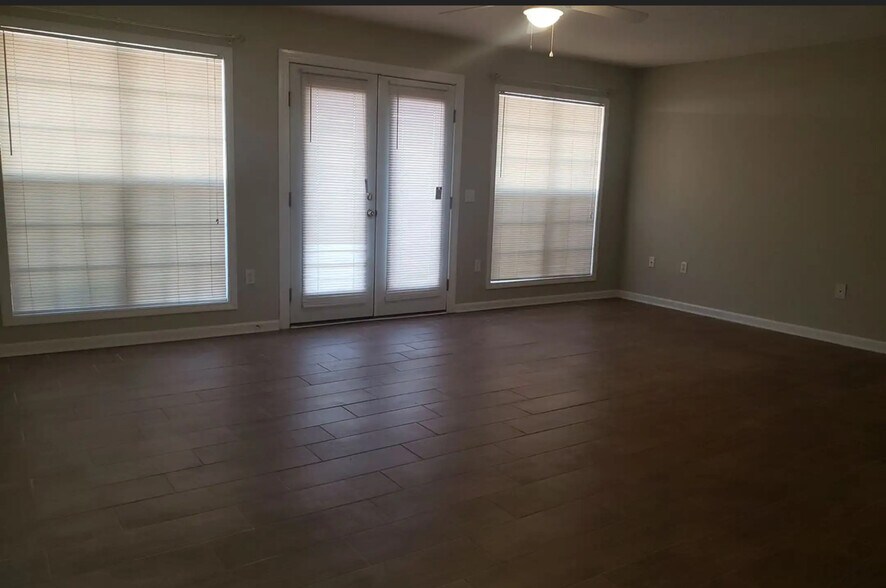 Building Photo - 127 S Spring View Dr