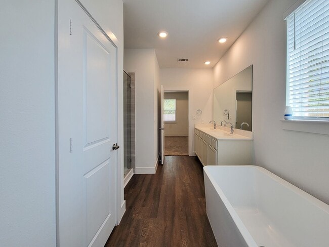 Building Photo - Very functional floor plan, has game room/home office, covered back patio on a big lot. Primary o...