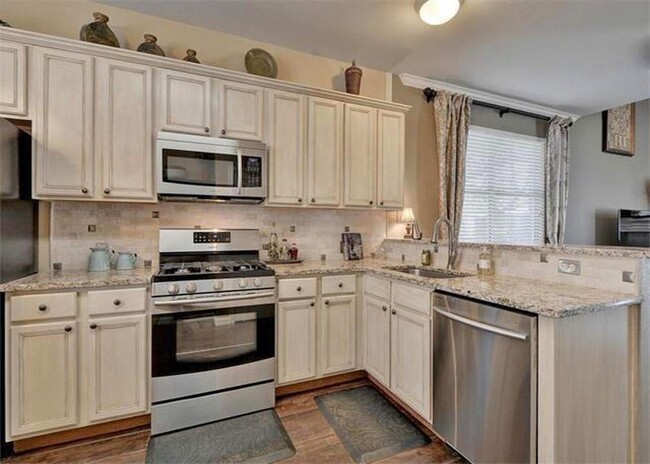 Building Photo - 7601 Shadowridge Run