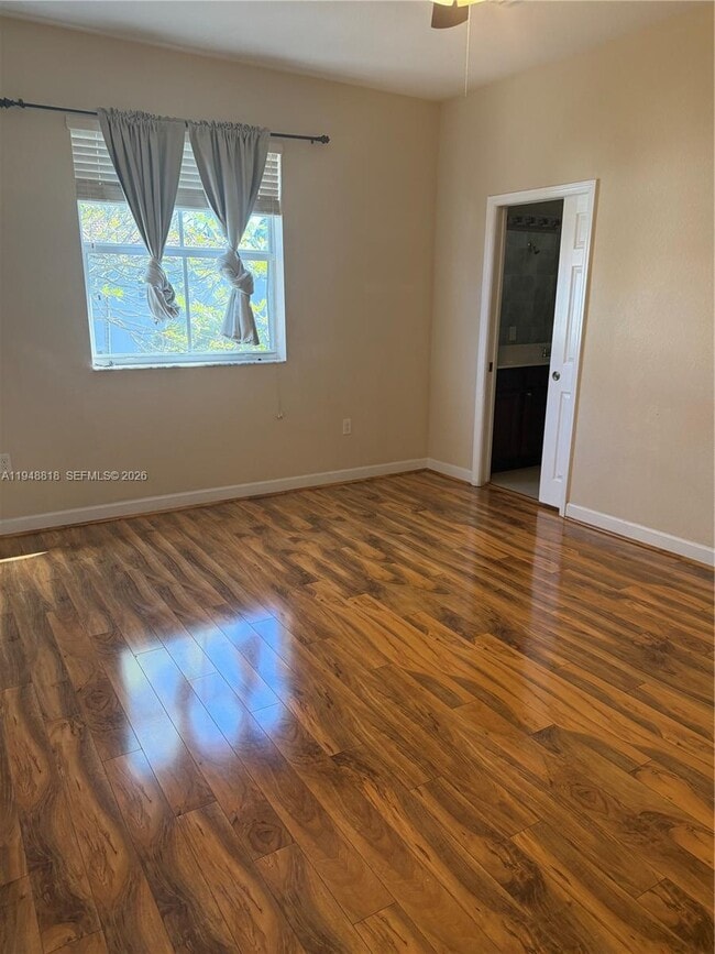 Building Photo - 20715 NE 10th Ct