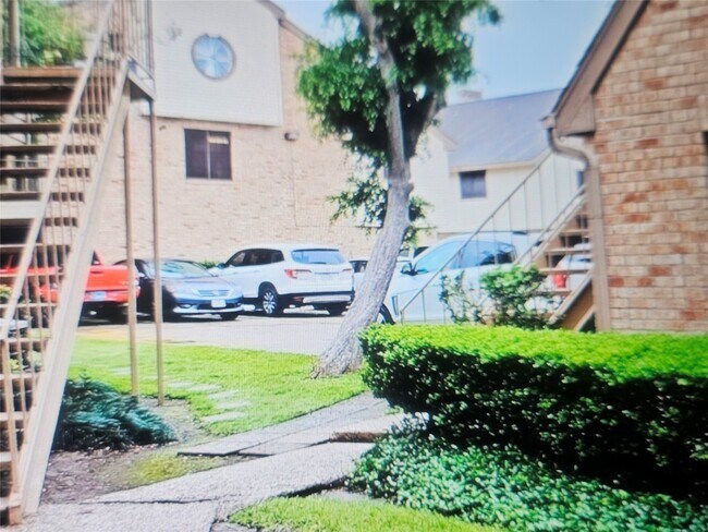 Building Photo - 2425 Holly Hall St