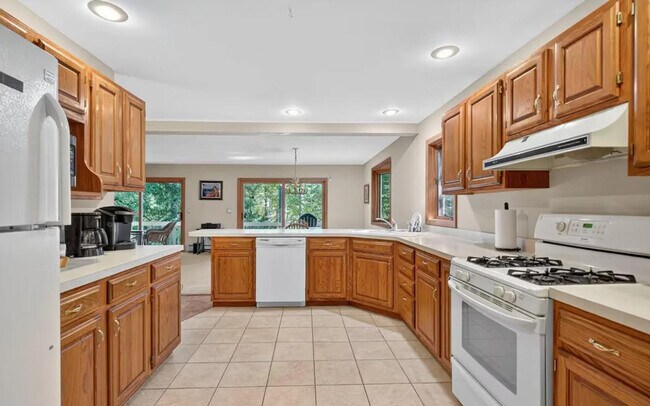 Building Photo - 89 Pierpont Rd