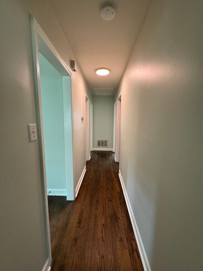 Building Photo - 3bed/1bath House in Greensboro - $1395/month