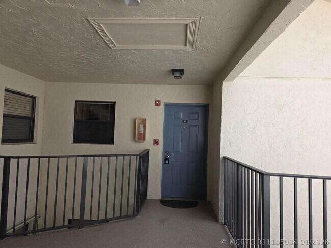 Building Photo - 1542 Lake Crystal Dr