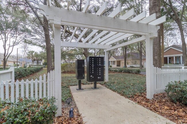 Building Photo - 9918 SW 52nd Rd