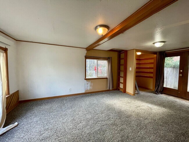 Building Photo - Cute Classic 1950s 2 Bd 1 Ba House + Bonus Room w/ Washer & Dryer, AC and Fenced Spacious Yard!