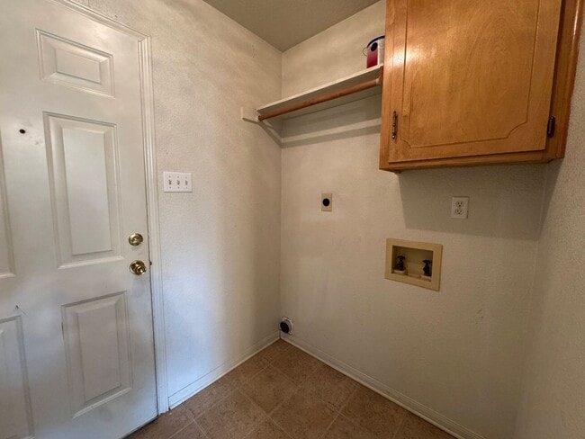 Building Photo - 208 W Blancas Dr