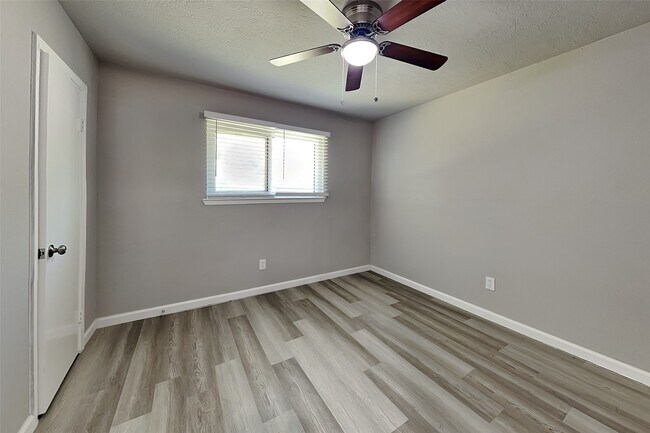 Building Photo - 1618 Live Oak Hollow St