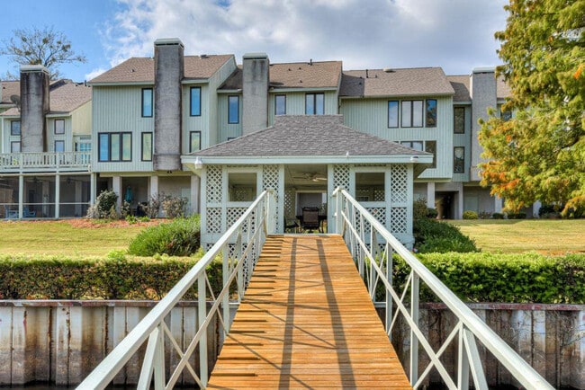 Building Photo - 110 Riverbend Dr