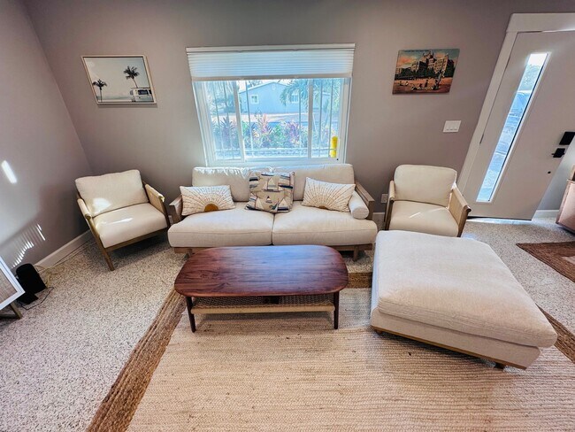 Building Photo - 385 S Tessier Dr
