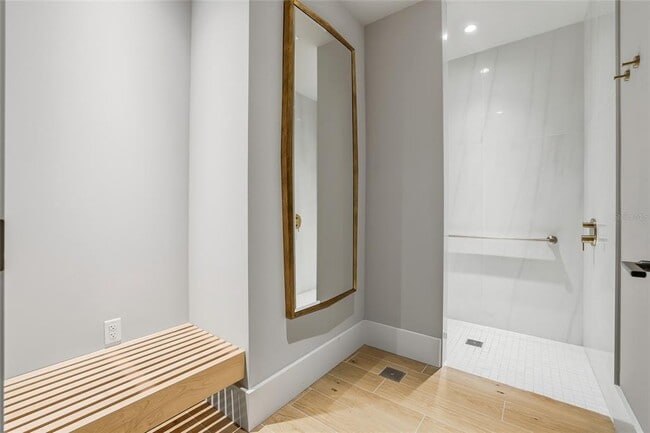 Building Photo - 275 1st Ave S