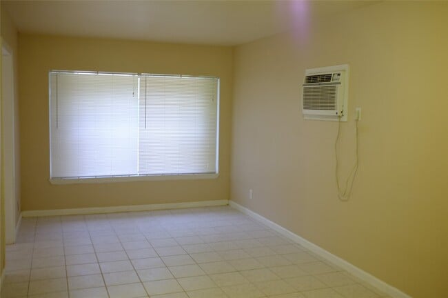 Building Photo - 6310 French Chateau Dr