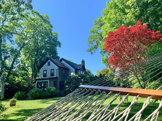 Building Photo - 81 Hampton St