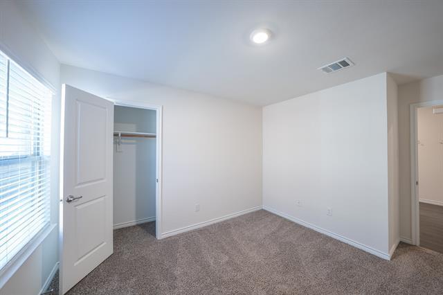 Building Photo - 400 Willow View Way