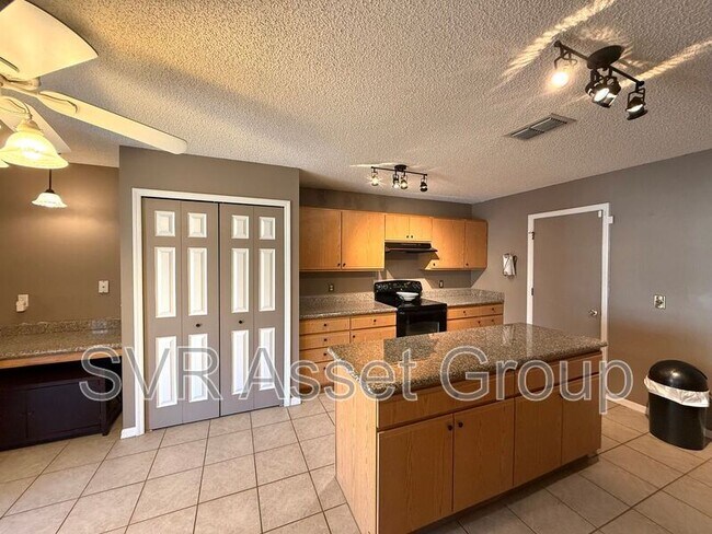 Building Photo - 6874 Playpark Trail W