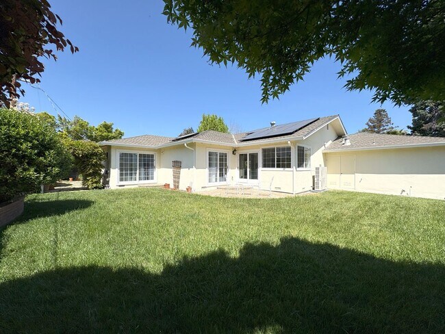 Building Photo - Beautifully Updated 4-Bedroom Home in Prime Mountain View Location!