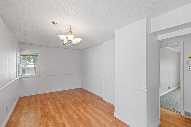 Building Photo - 381 N 200 W