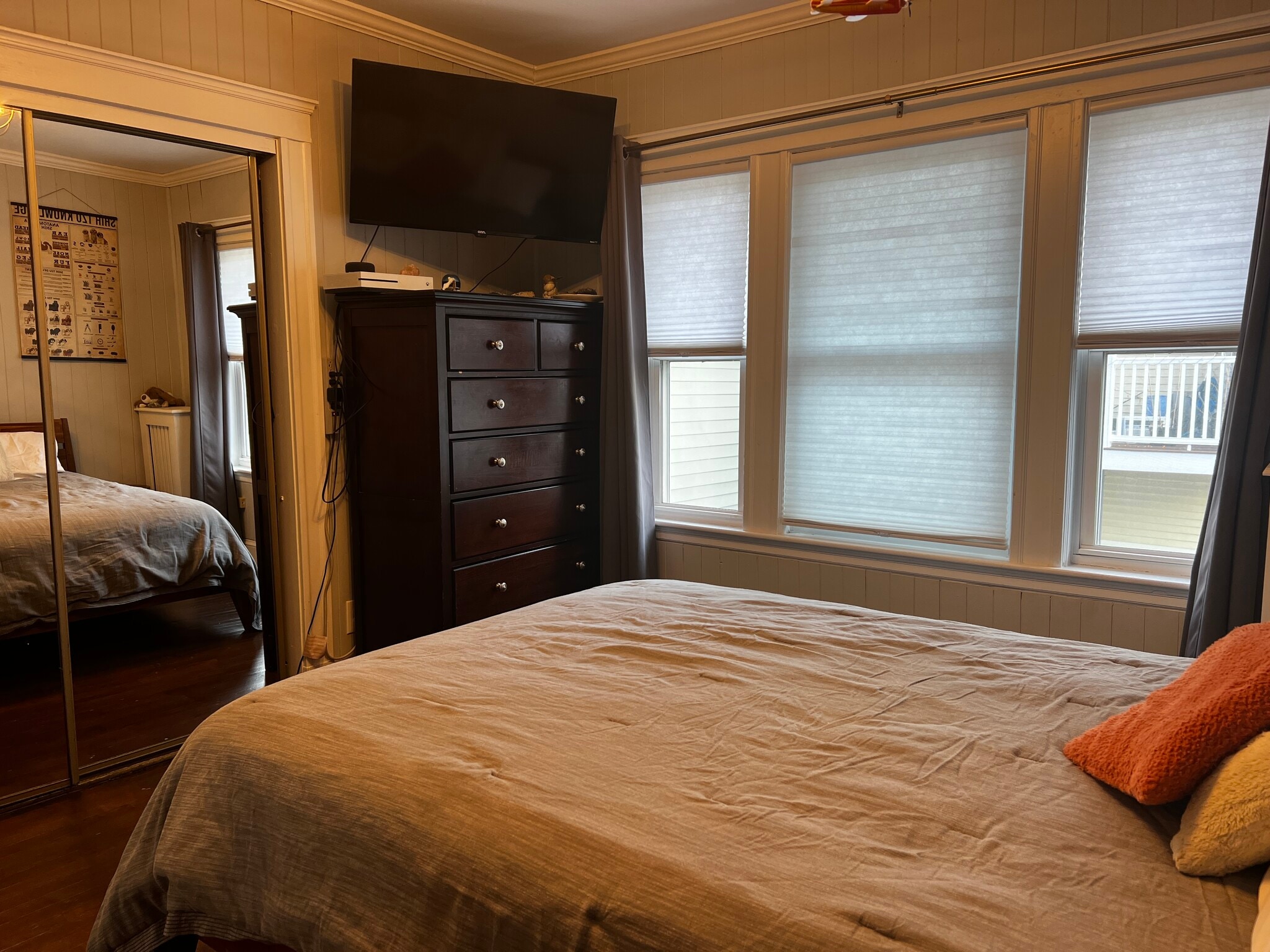 This is the room that is currently available. - 81 Morton Ave