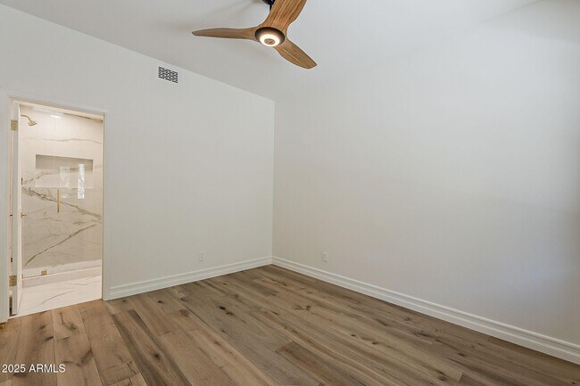 Building Photo - 5654 E Mesquite Ln