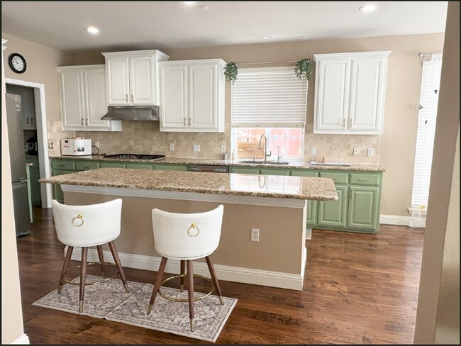 Building Photo - 1602 Wagon Wheel Dr