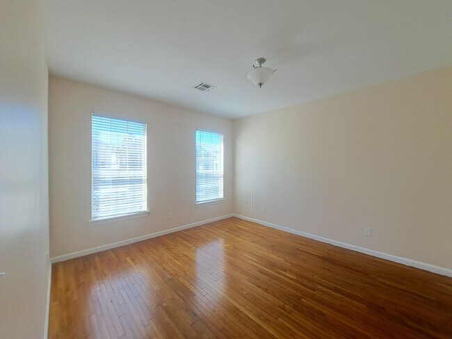 Building Photo - ***$500 Move-In Special***3BR/2BA SINGLE F...