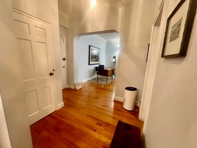 Building Photo - 37 Beacon St