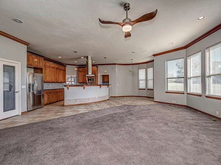 Building Photo - 204 S Riverside Dr