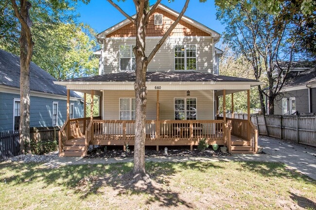 Building Photo - Newly Renovated 4/3 Near Beltline!