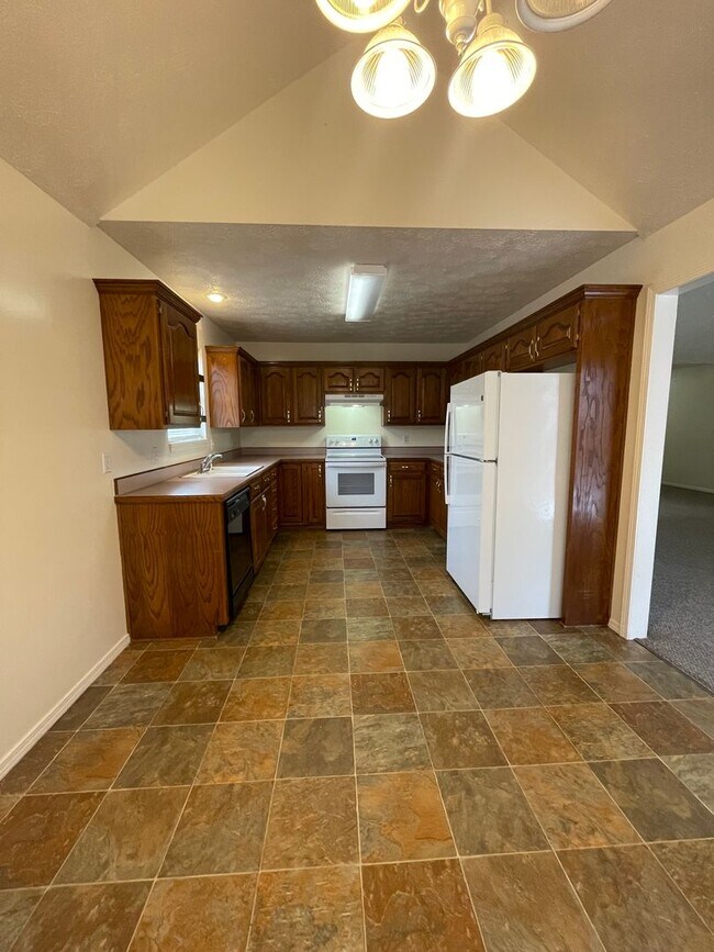 Building Photo - Excellent location - Wonderful all brick contemporary ranch styled home