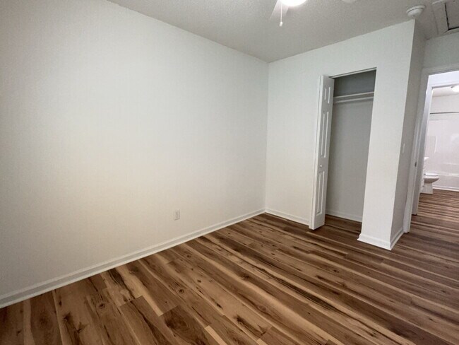 Building Photo - 227 Challedon Dr