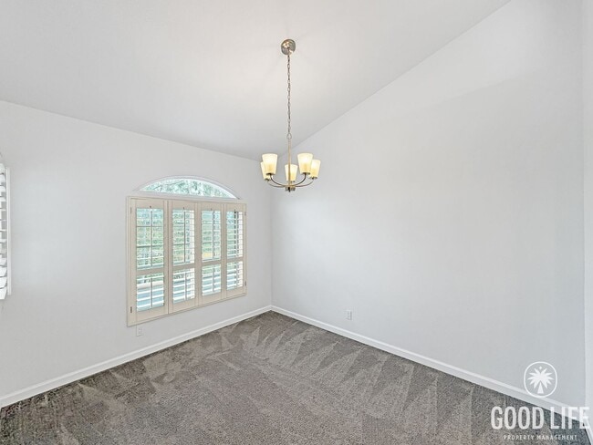 Building Photo - Comfortable 2BD/2BA Condo in La Jolla with Dual Garages, In-Unit Laundry & Pool Access